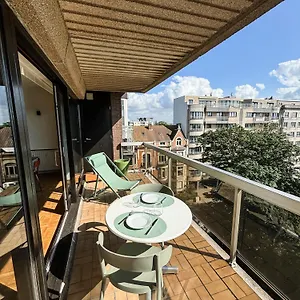 modern-appartement-met-groot-terras-en-zicht-op-park.ostend-hotel.net/